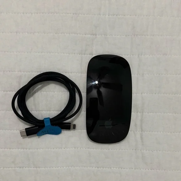Apple Black Magic Mouse with Charging Cable - Picture 3 of 6